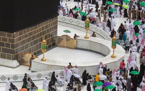 Keutamaan Hijir Ismail di Masjidil Haram - NGIA Tour